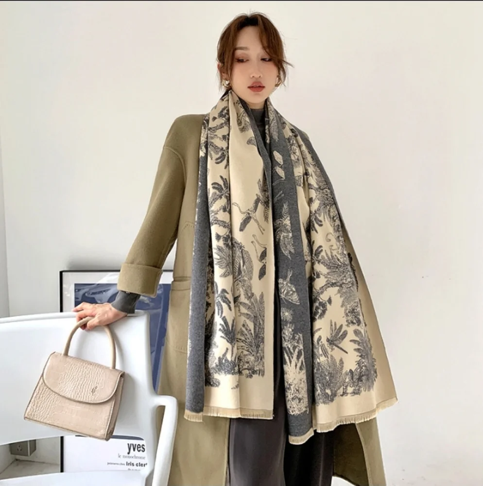 Elegant Cashmere Shawl - Picture 6 of 6